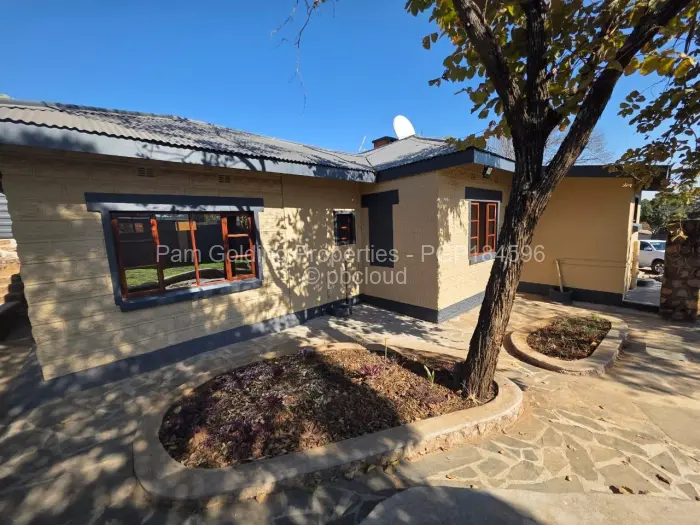 4 Bedroom House for Sale in Hillside Byo, Bulawayo