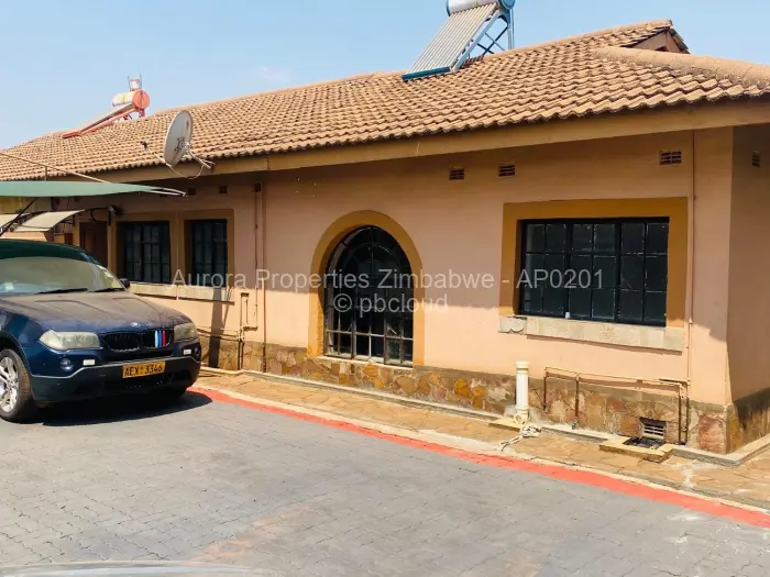 3 Bedroom House to Rent in Meyrick Park