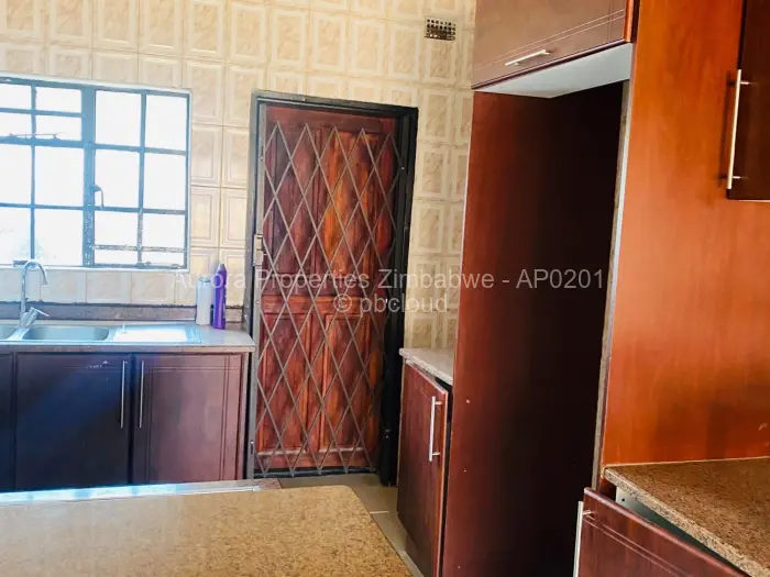 3 Bedroom House to Rent in Meyrick Park