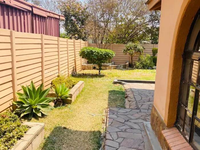 3 Bedroom House to Rent in Meyrick Park