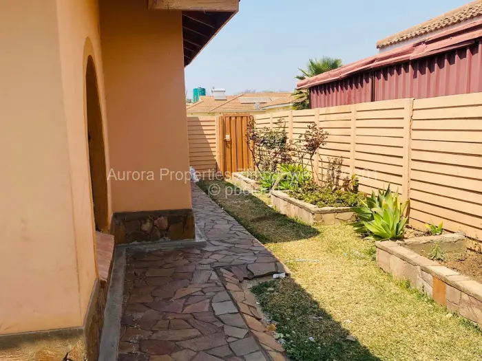 3 Bedroom House to Rent in Meyrick Park