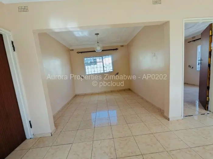 6 Bedroom House to Rent in Sunningdale
