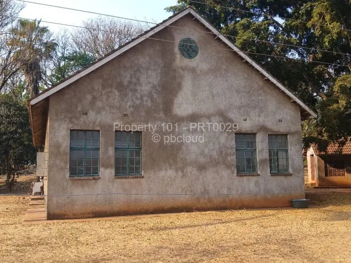8 Bedroom House for Sale in Hogerty Hill, Harare