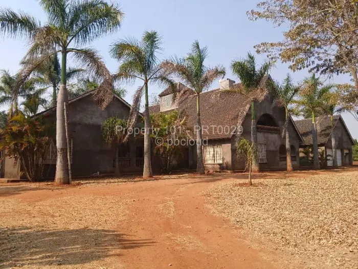 8 Bedroom House for Sale in Hogerty Hill, Harare