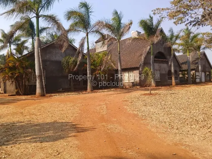 8 Bedroom House for Sale in Hogerty Hill, Harare