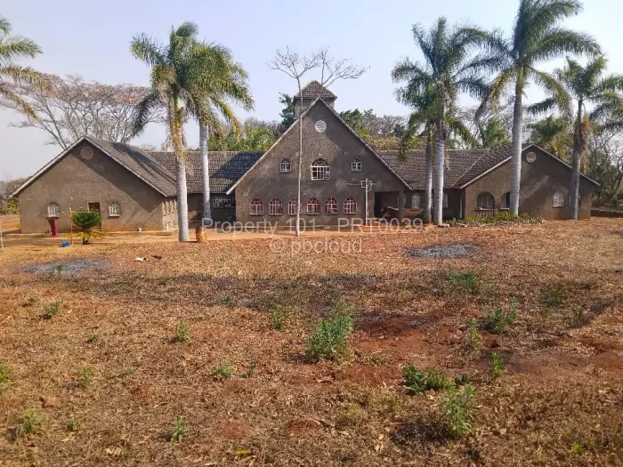 8 Bedroom House for Sale in Hogerty Hill, Harare