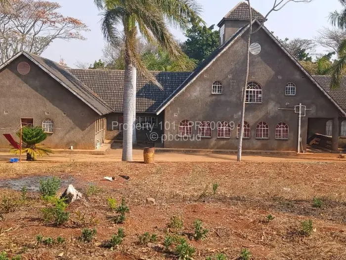 8 Bedroom House for Sale in Hogerty Hill, Harare