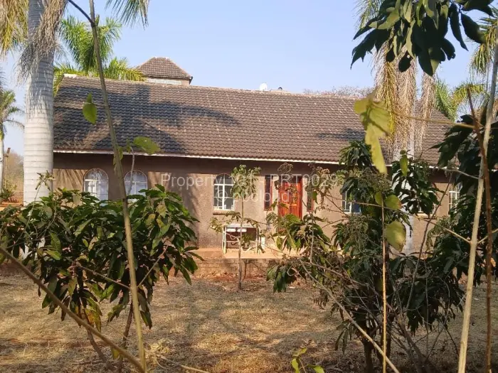 8 Bedroom House for Sale in Hogerty Hill, Harare