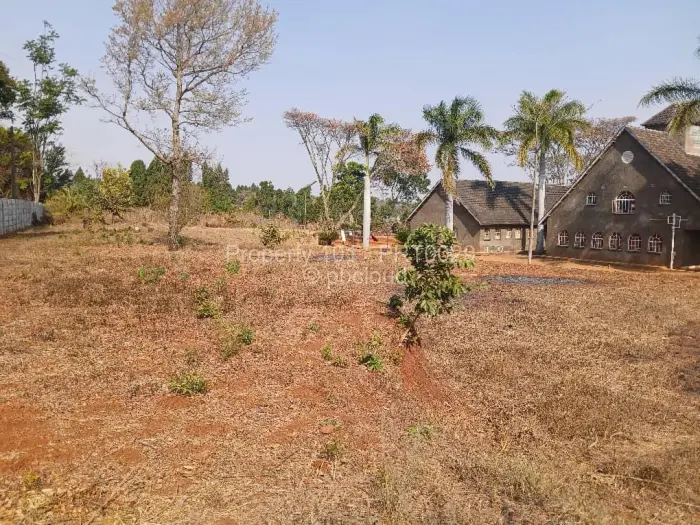 8 Bedroom House for Sale in Hogerty Hill, Harare