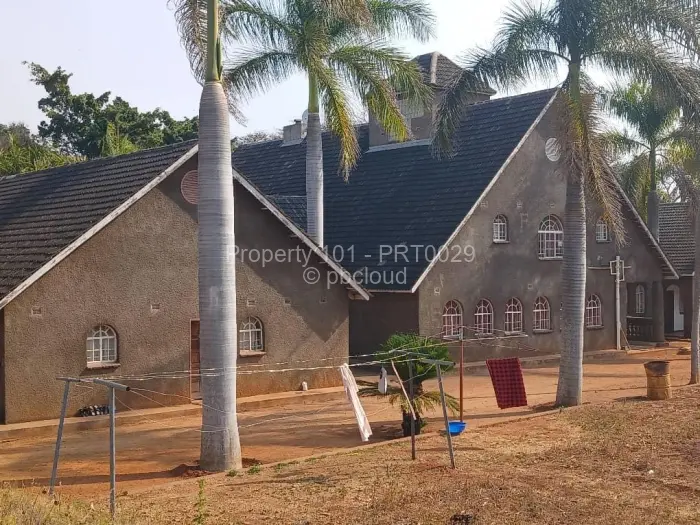 8 Bedroom House for Sale in Hogerty Hill, Harare