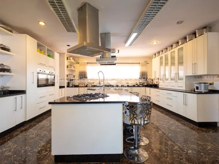 6 Bedroom House for Sale in Shawasha Hills, Harare