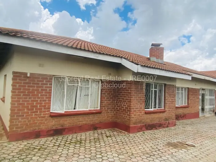 3 Bedroom House for Sale in Zimre Park, Harare
