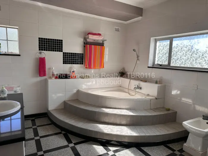 4 Bedroom House for Sale in Glen Lorne, Harare