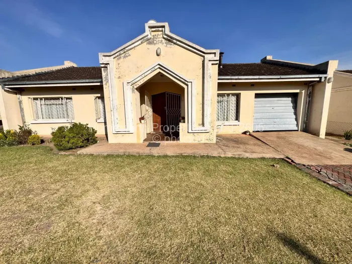 Townhouse/Complex/Cluster for Sale in Greendale, Harare