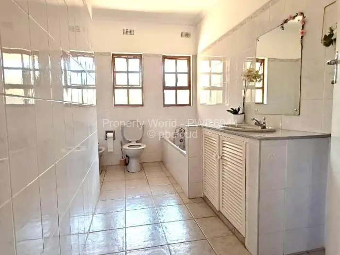 5 Bedroom House for Sale in Ryelands, Harare