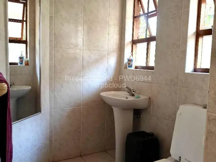 5 Bedroom House for Sale in Ryelands, Harare