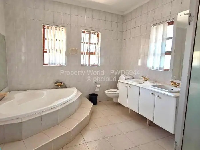 5 Bedroom House for Sale in Ryelands, Harare