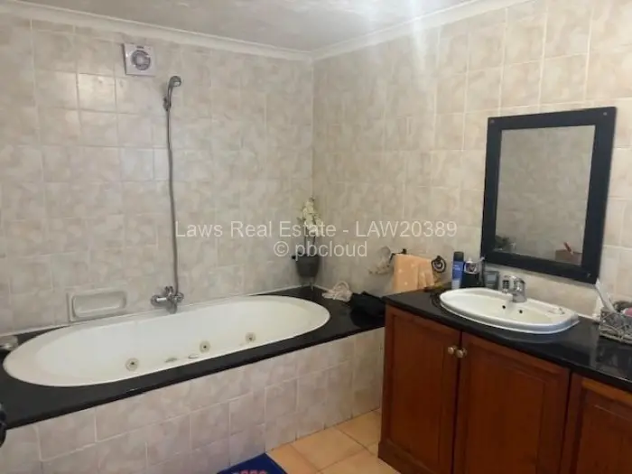 5 Bedroom House for Sale in Ballantyne Park, Harare