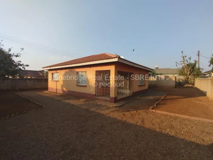 4 Bedroom House for Sale in Mahatshula, Bulawayo