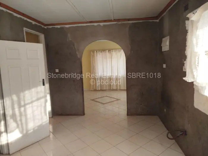 4 Bedroom House for Sale in Mahatshula, Bulawayo