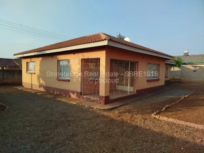 4 Bedroom House for Sale in Mahatshula, Bulawayo