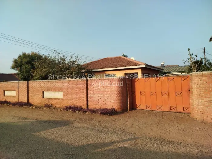 4 Bedroom House for Sale in Mahatshula, Bulawayo