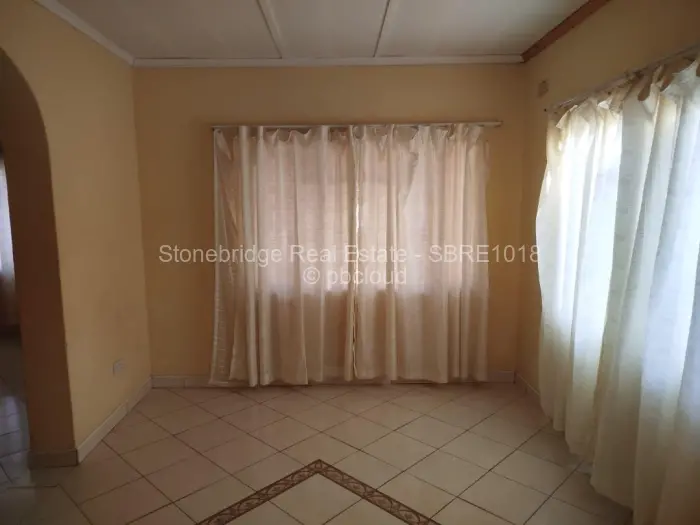 4 Bedroom House for Sale in Mahatshula, Bulawayo