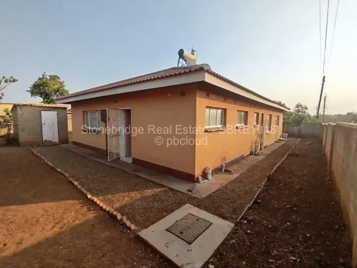 4 Bedroom House for Sale in Mahatshula, Bulawayo