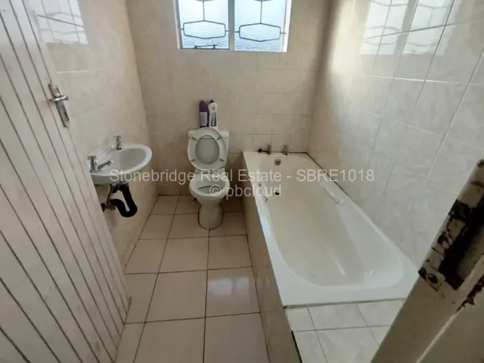 4 Bedroom House for Sale in Mahatshula, Bulawayo