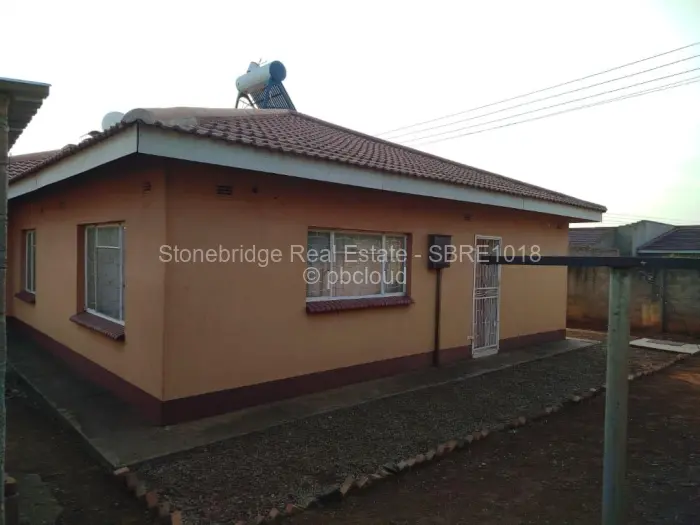 4 Bedroom House for Sale in Mahatshula, Bulawayo