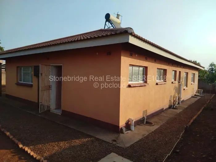 4 Bedroom House for Sale in Mahatshula, Bulawayo