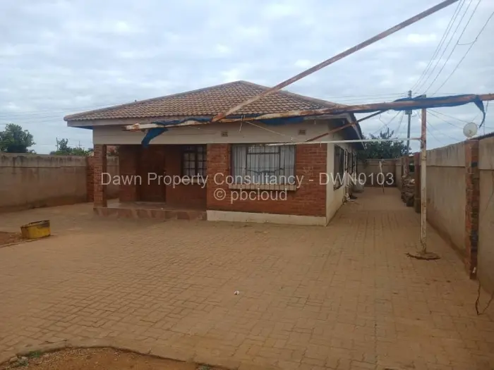 5 Bedroom House for Sale in Emganwini, Bulawayo