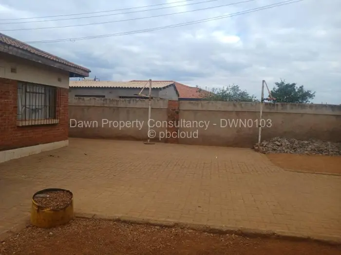 5 Bedroom House for Sale in Emganwini, Bulawayo