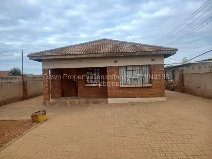 5 Bedroom House for Sale in Emganwini, Bulawayo