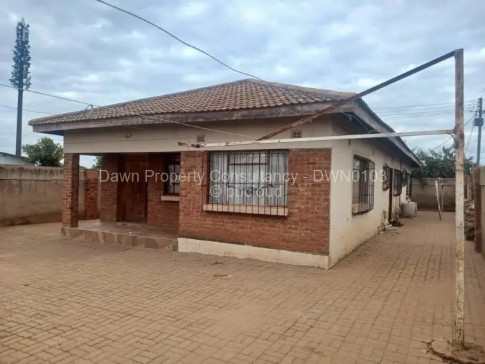 5 Bedroom House for Sale in Emganwini, Bulawayo