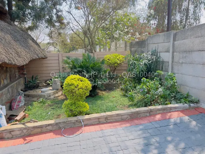 Townhouse/Complex/Cluster to Rent in Meyrick Park, Harare