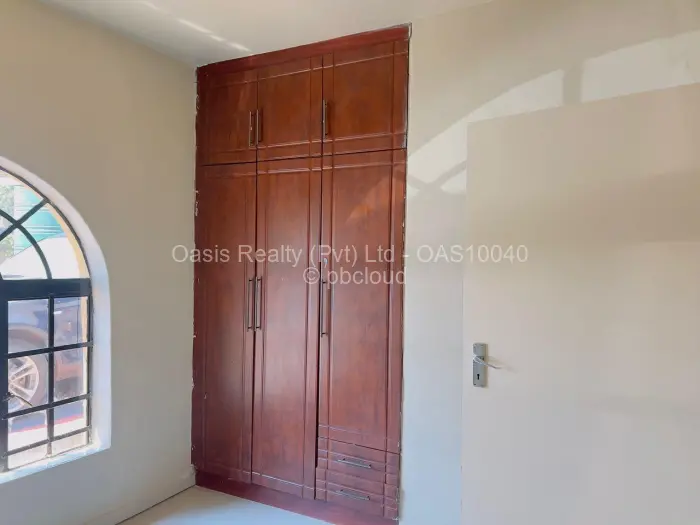 Townhouse/Complex/Cluster to Rent in Meyrick Park, Harare