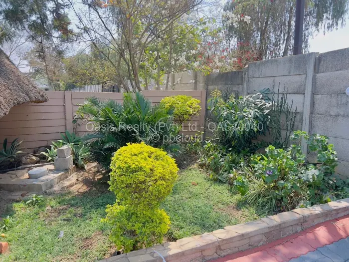 Townhouse/Complex/Cluster to Rent in Meyrick Park, Harare