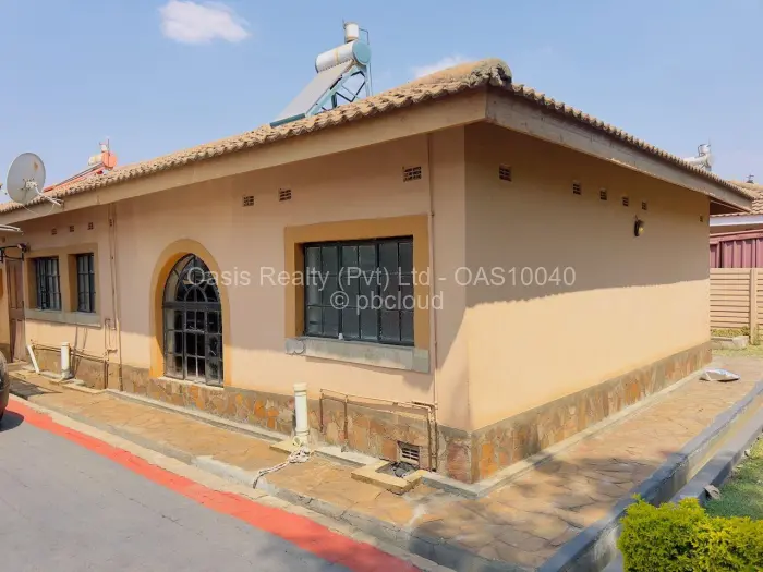 Townhouse/Complex/Cluster to Rent in Meyrick Park, Harare