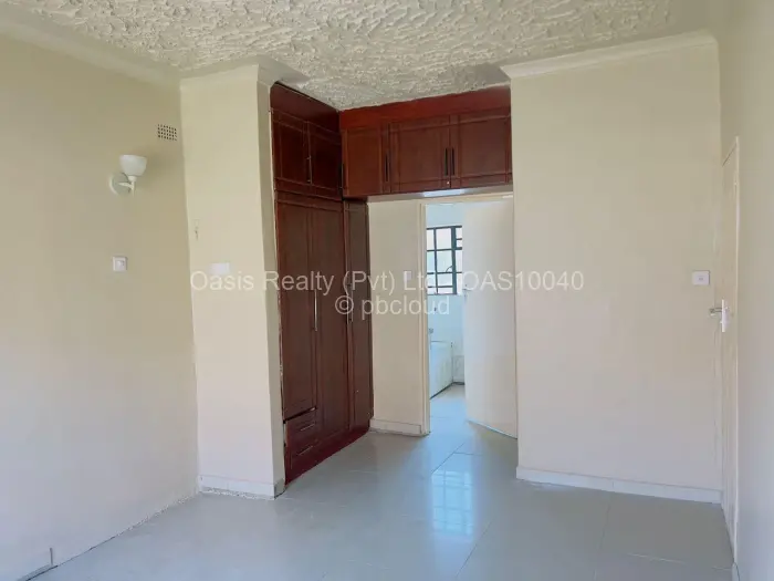 Townhouse/Complex/Cluster to Rent in Meyrick Park, Harare