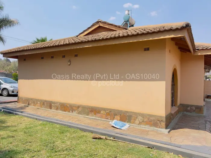 Townhouse/Complex/Cluster to Rent in Meyrick Park, Harare