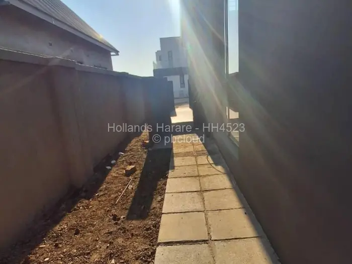 Townhouse/Complex/Cluster to Rent in Borrowdale West