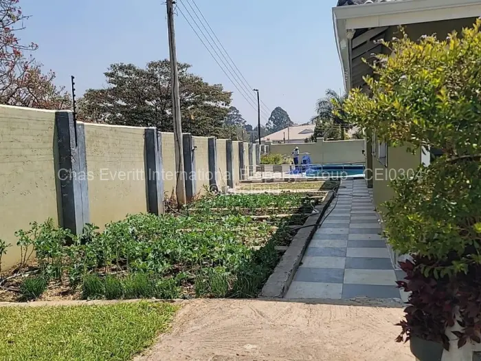 6 Bedroom House for Sale in Mandara, Harare
