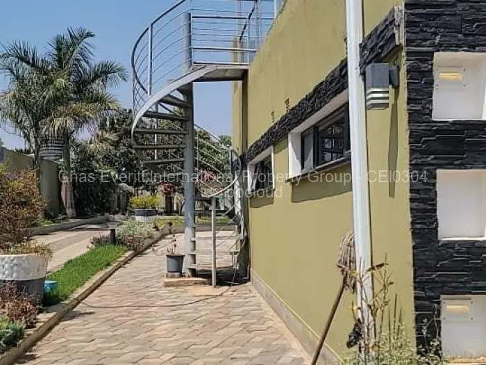 6 Bedroom House for Sale in Mandara, Harare