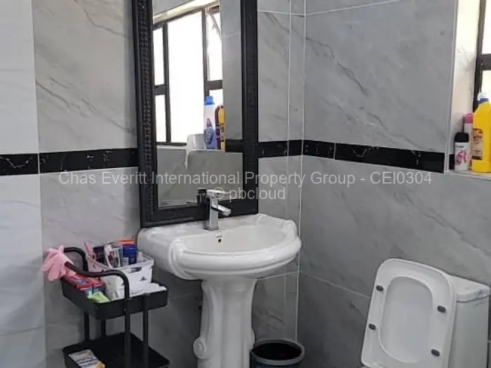 6 Bedroom House for Sale in Mandara, Harare