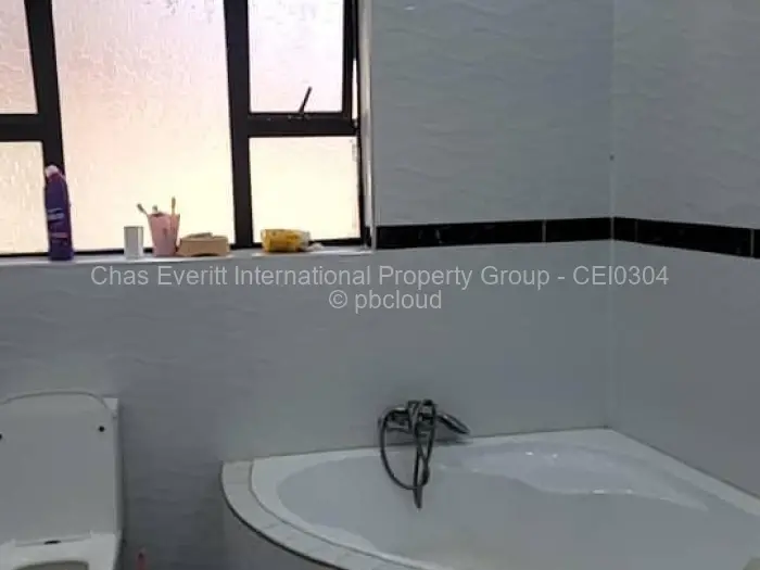 6 Bedroom House for Sale in Mandara, Harare