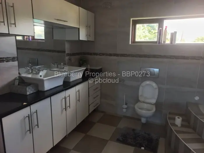 9 Bedroom House for Sale in Borrowdale, Harare