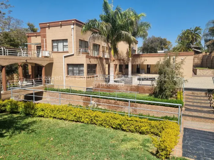 5 Bedroom House for Sale in Glen Lorne, Harare