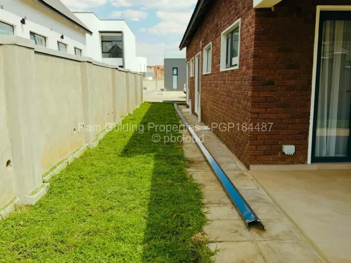 Flat/Apartment to Rent in Borrowdale