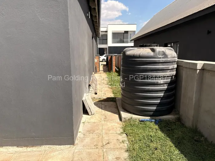 Flat/Apartment to Rent in Borrowdale